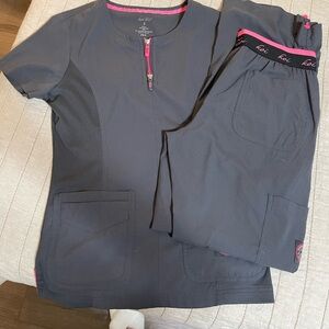 Koi Women's Gray and Pink Short Sleeve Tee